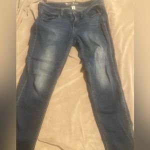 White House Black Market Girlfriend Jeans 👖 Size 8 with distressed hem.